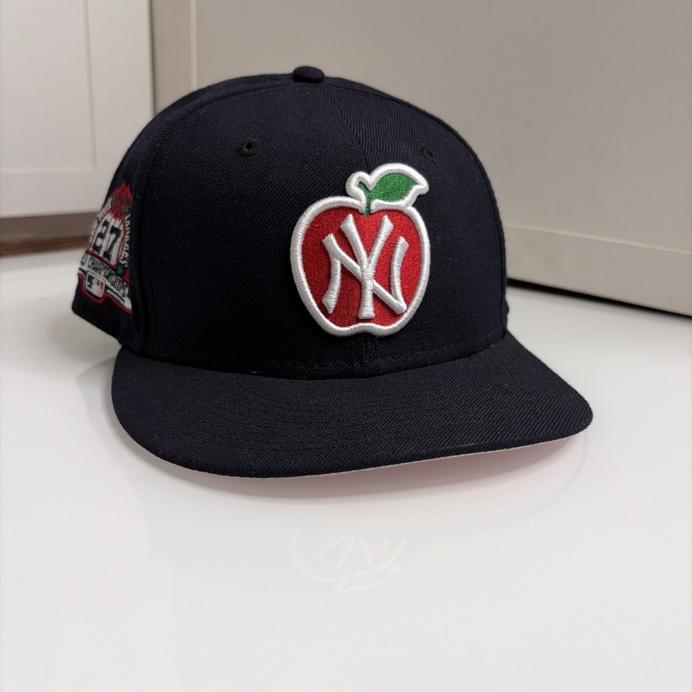 New Era Yankees 59FIFTY Fitted Hat 7 1/8 Navy Big Apple Side Patch 27 Champions